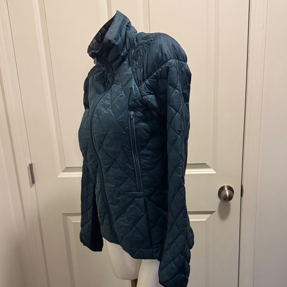 lululemon athletica Teal Quilted Puffer Reversible Run Jacket. - Picture 6 of 13